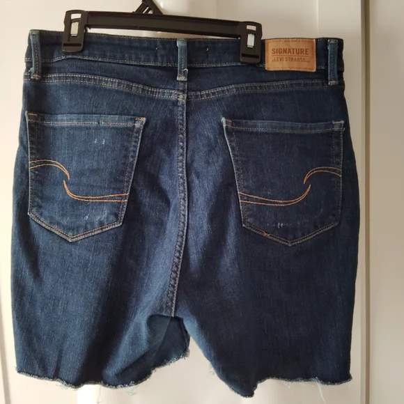 Levi Strauss signature high rise Skinny Raw Hem dark washed shorts Sz-12 - Picture 2 of 4